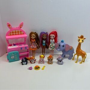 ENCHANTIMALS lot of dolls, pets, and accessories toys elephants giraffe